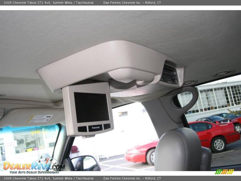 2006 Chevrolet Tahoe Z71 4x4 Summit White / Tan/Neutral Photo #12