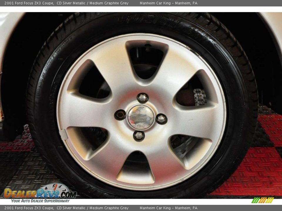 2001 Ford Focus ZX3 Coupe CD Silver Metallic / Medium Graphite Grey Photo #16