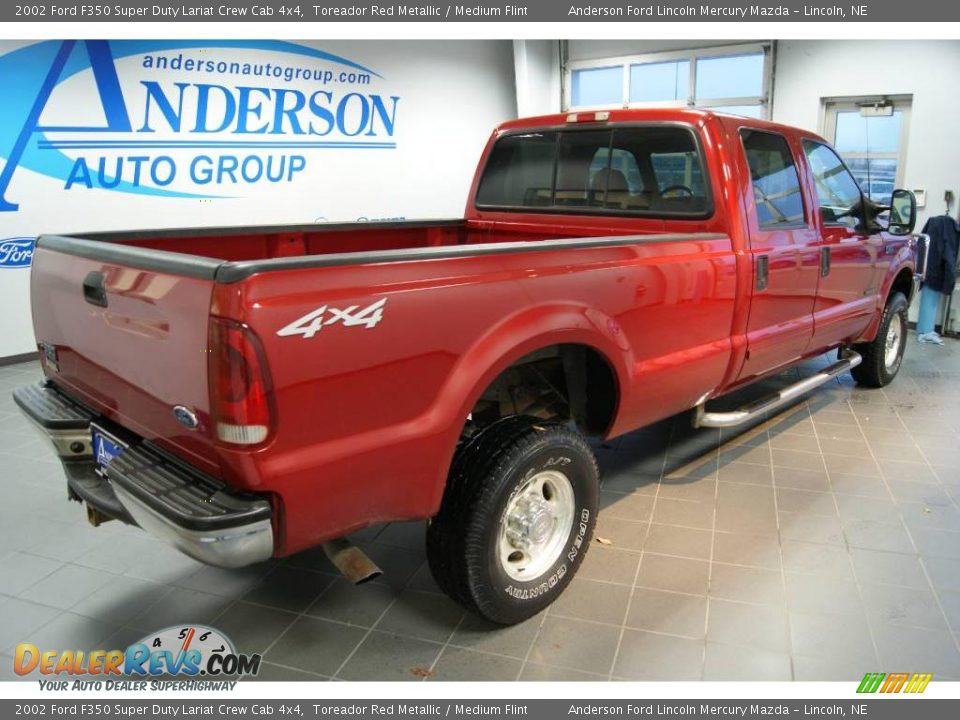 2002 Ford F350 Super Duty Lariat Crew Cab 4x4 Toreador Red Metallic / Medium Flint Photo #2