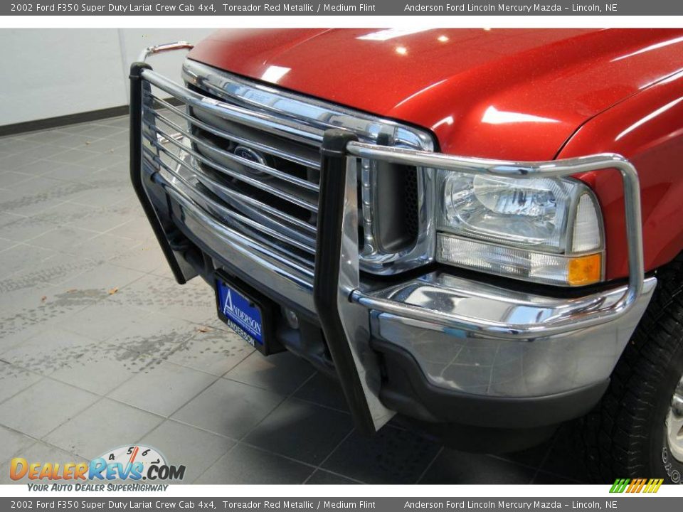 2002 Ford F350 Super Duty Lariat Crew Cab 4x4 Toreador Red Metallic / Medium Flint Photo #12