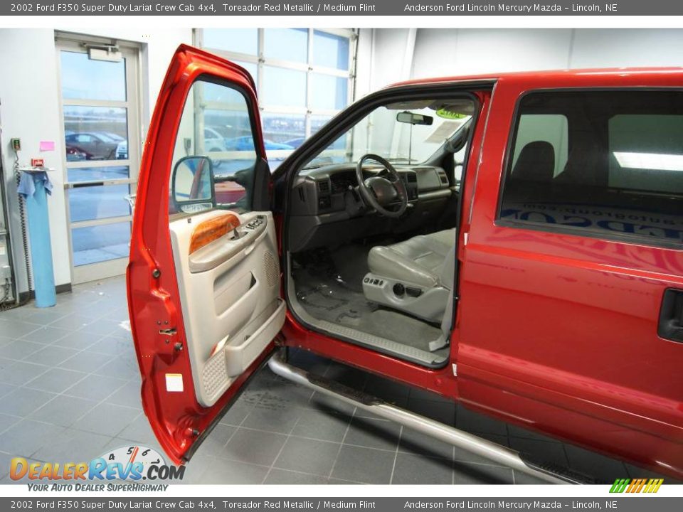 2002 Ford F350 Super Duty Lariat Crew Cab 4x4 Toreador Red Metallic / Medium Flint Photo #24