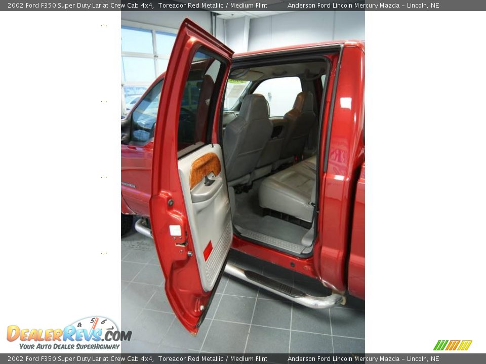 2002 Ford F350 Super Duty Lariat Crew Cab 4x4 Toreador Red Metallic / Medium Flint Photo #25