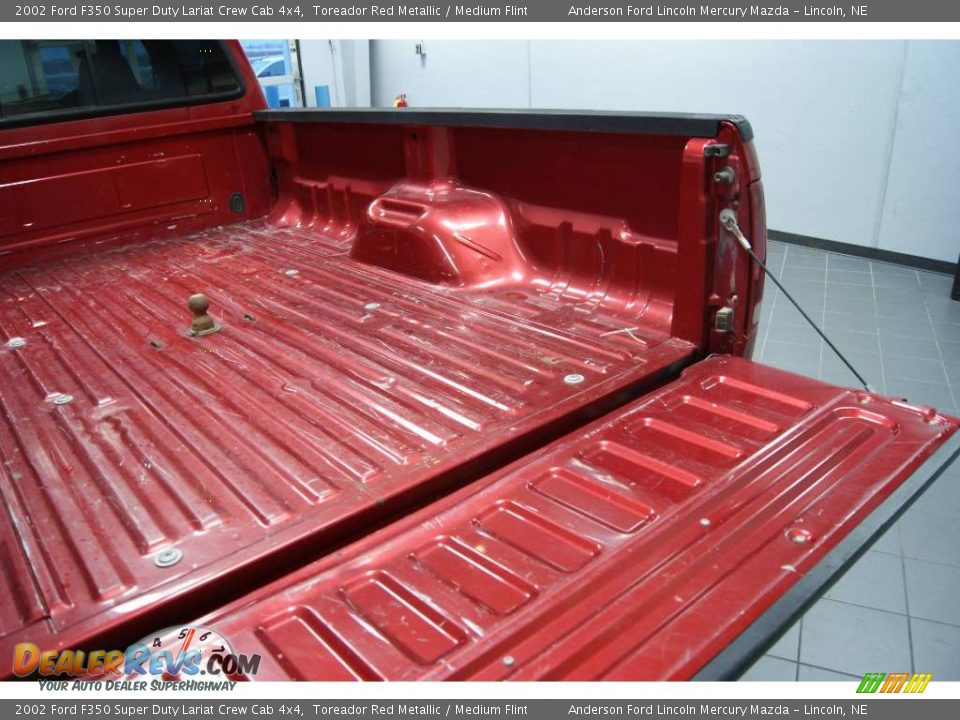 2002 Ford F350 Super Duty Lariat Crew Cab 4x4 Toreador Red Metallic / Medium Flint Photo #29