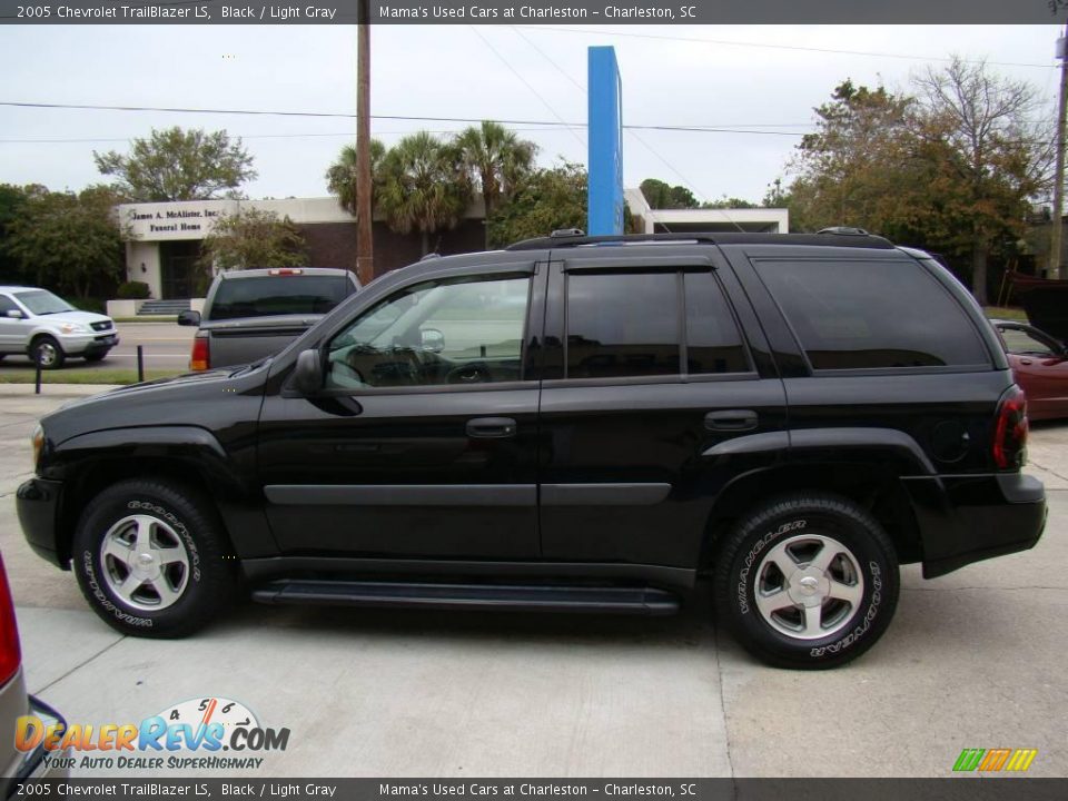 2005 Chevrolet TrailBlazer LS Black / Light Gray Photo #4