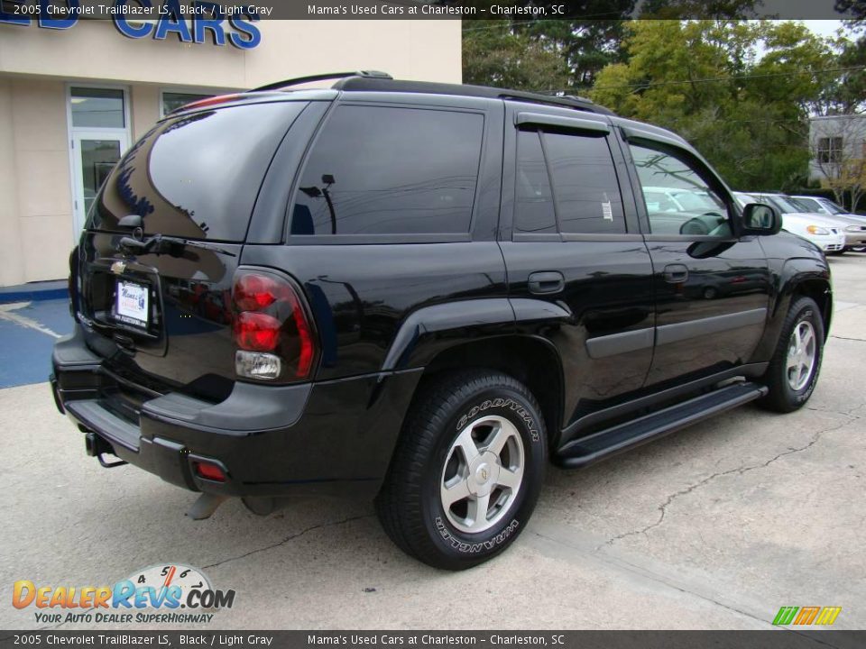 2005 Chevrolet TrailBlazer LS Black / Light Gray Photo #7