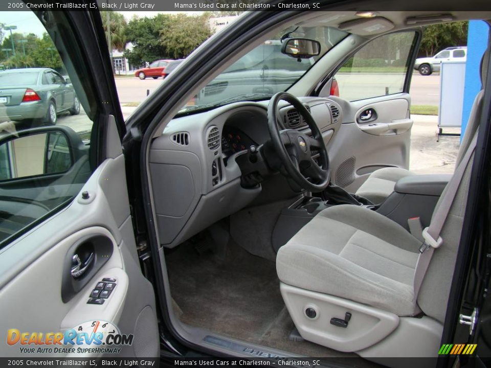2005 Chevrolet TrailBlazer LS Black / Light Gray Photo #9