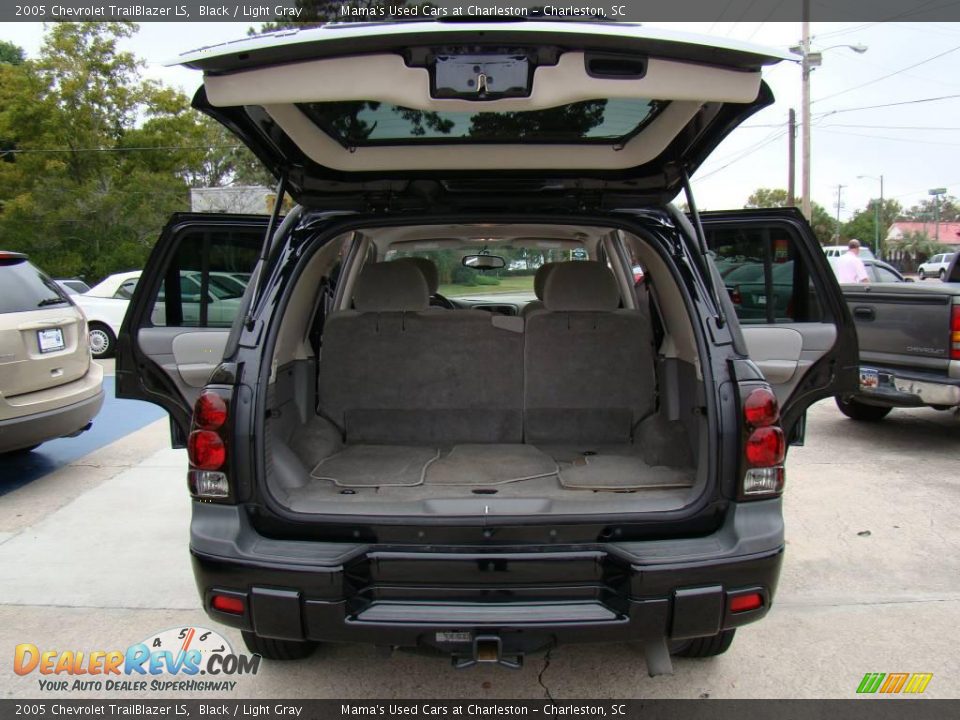 2005 Chevrolet TrailBlazer LS Black / Light Gray Photo #11