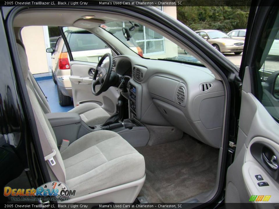2005 Chevrolet TrailBlazer LS Black / Light Gray Photo #12