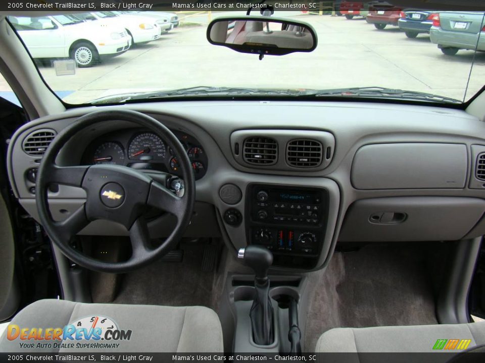 2005 Chevrolet TrailBlazer LS Black / Light Gray Photo #14