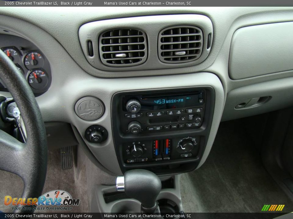2005 Chevrolet TrailBlazer LS Black / Light Gray Photo #17