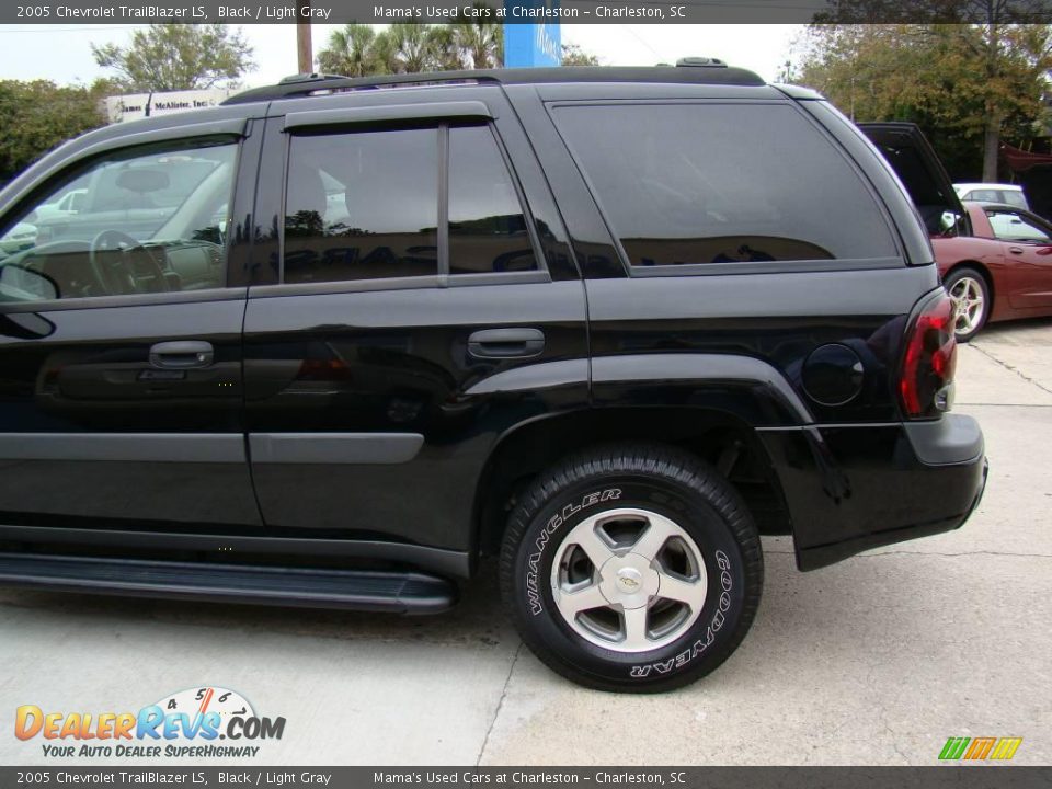2005 Chevrolet TrailBlazer LS Black / Light Gray Photo #24