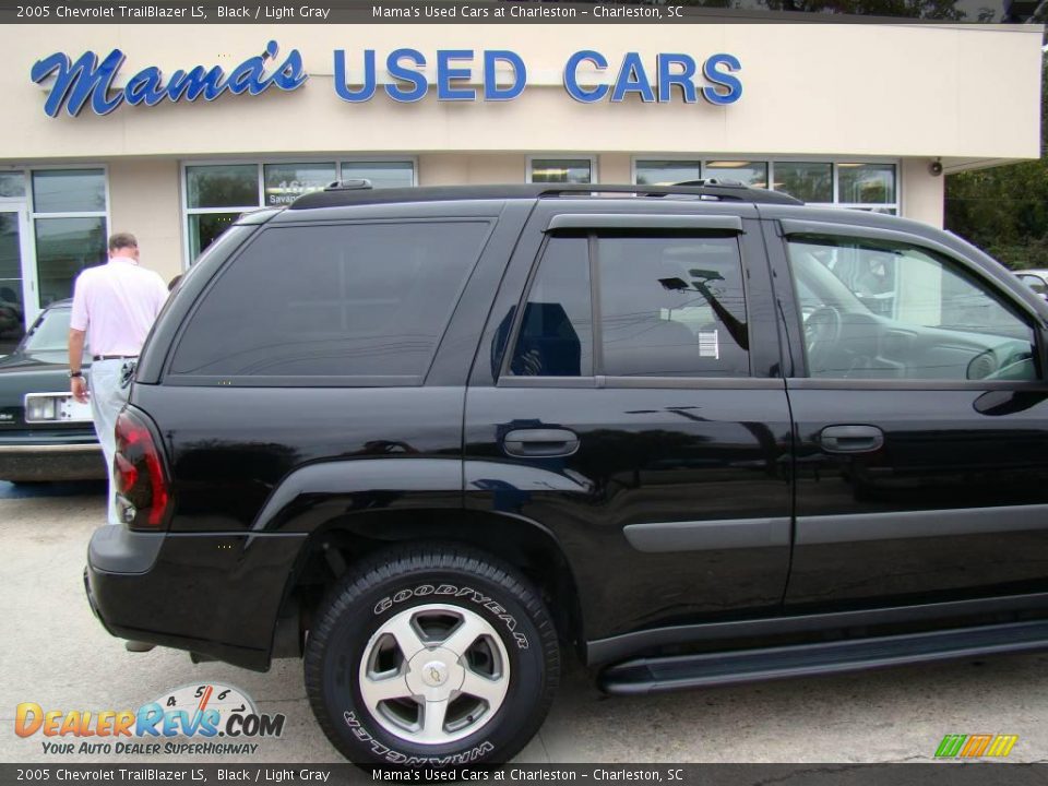 2005 Chevrolet TrailBlazer LS Black / Light Gray Photo #25