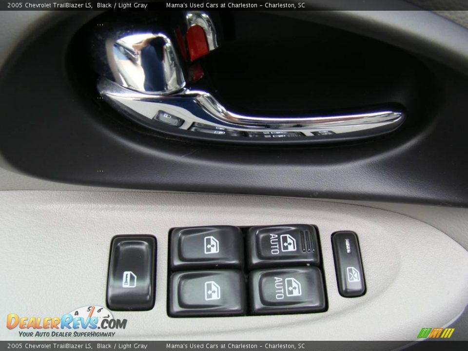 2005 Chevrolet TrailBlazer LS Black / Light Gray Photo #29
