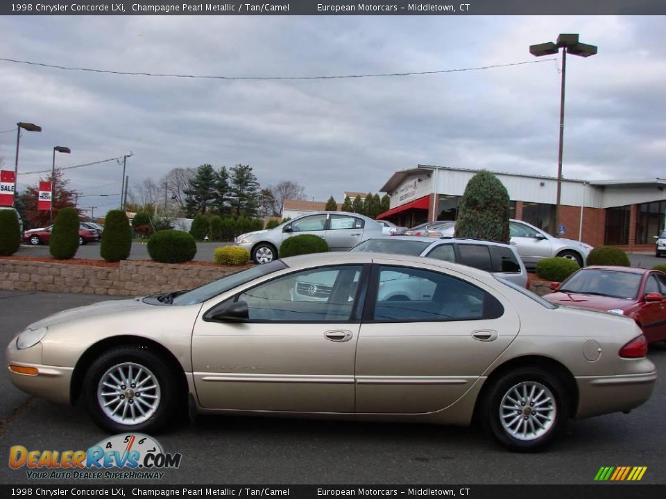1998 Chrysler Concorde LXi Champagne Pearl Metallic / Tan/Camel Photo #2