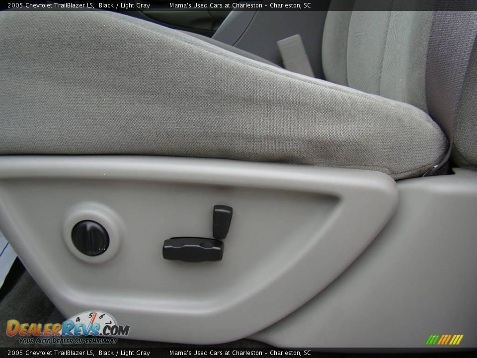 2005 Chevrolet TrailBlazer LS Black / Light Gray Photo #30