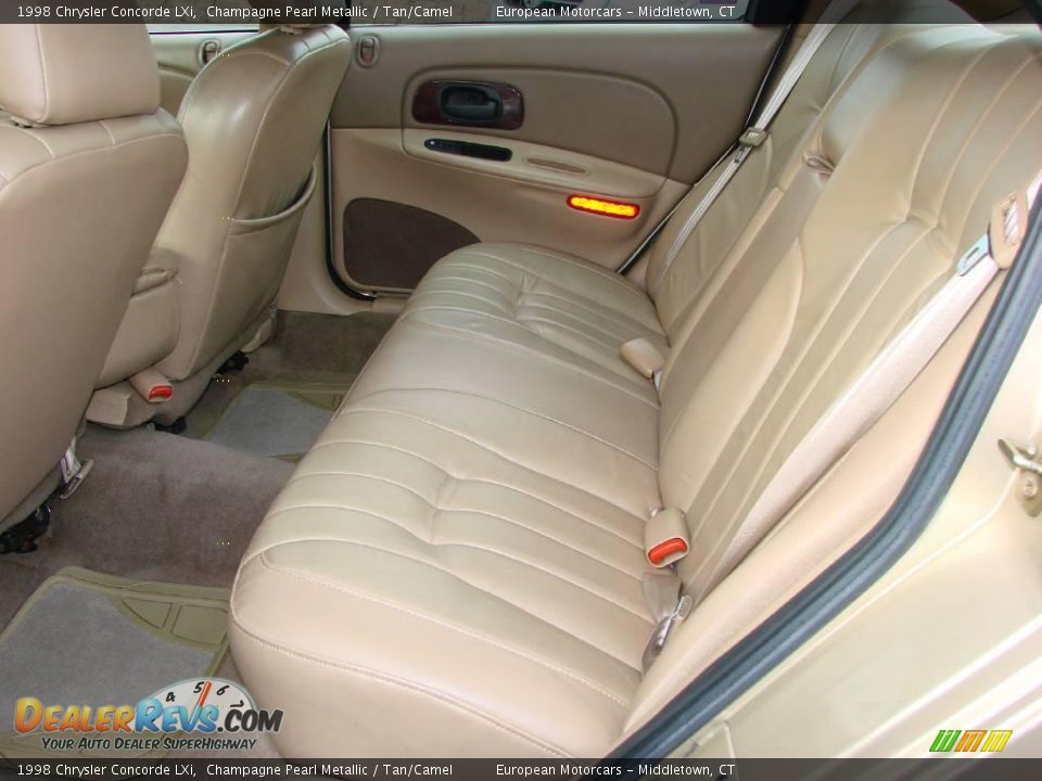 1998 Chrysler Concorde LXi Champagne Pearl Metallic / Tan/Camel Photo #12