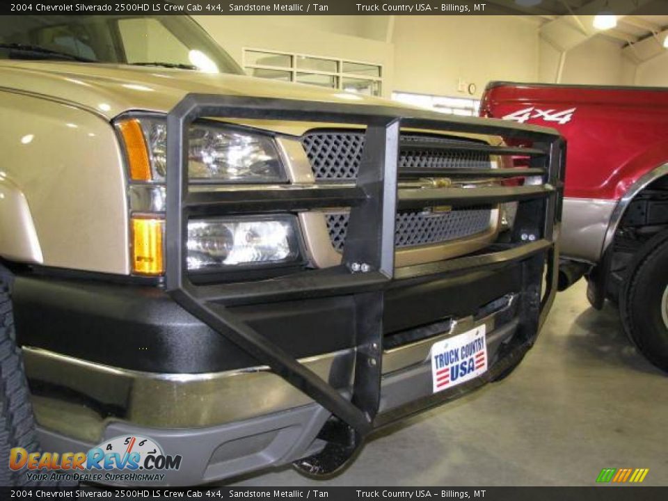 2004 Chevrolet Silverado 2500HD LS Crew Cab 4x4 Sandstone Metallic / Tan Photo #5