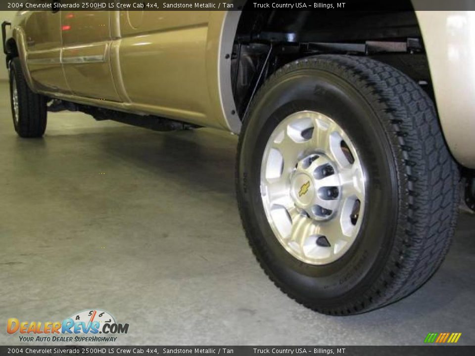 2004 Chevrolet Silverado 2500HD LS Crew Cab 4x4 Sandstone Metallic / Tan Photo #8