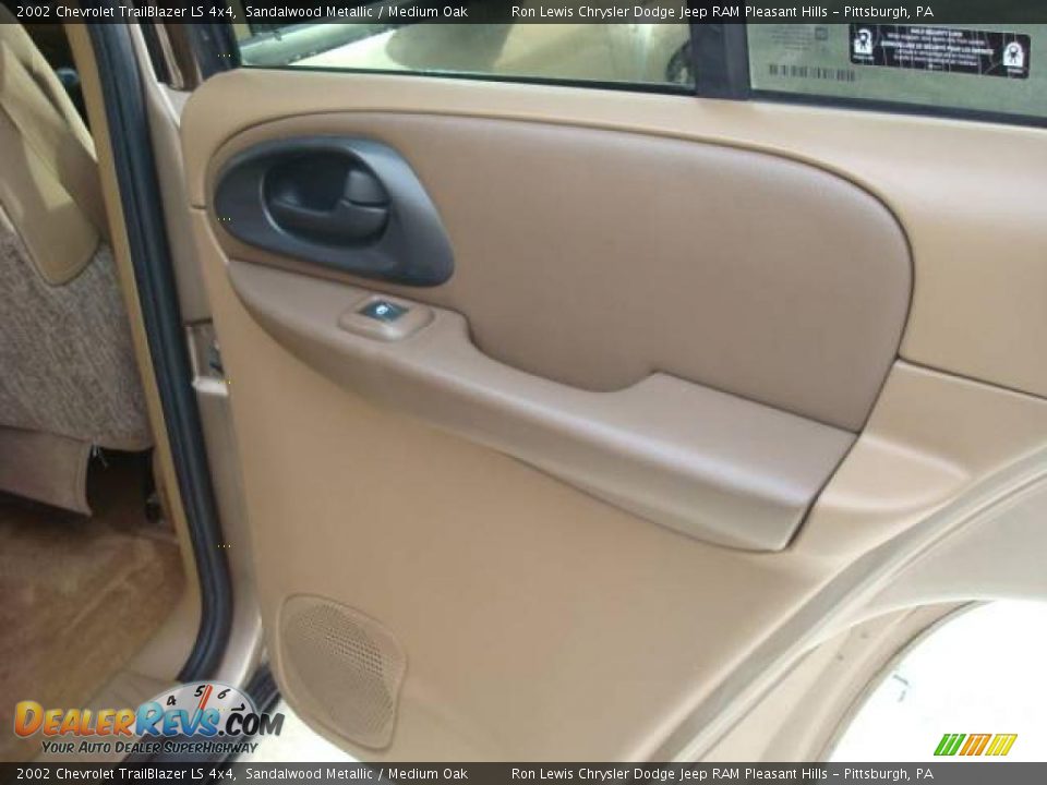 2002 Chevrolet TrailBlazer LS 4x4 Sandalwood Metallic / Medium Oak Photo #17