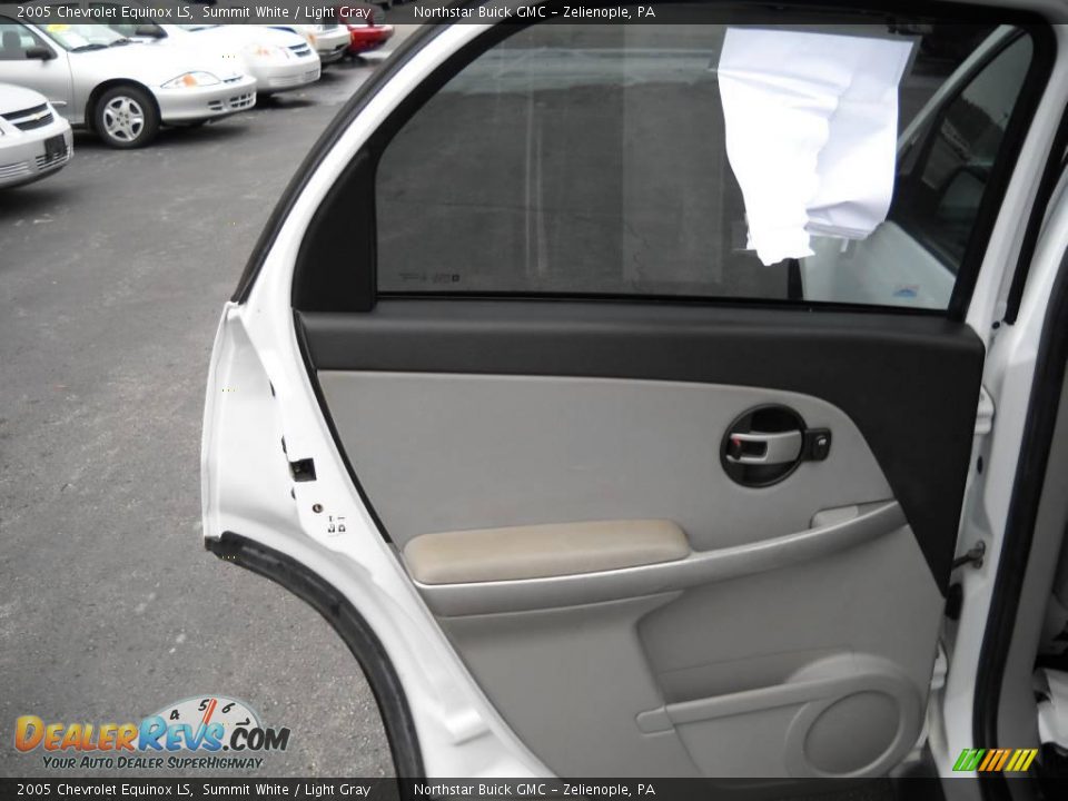 2005 Chevrolet Equinox LS Summit White / Light Gray Photo #10