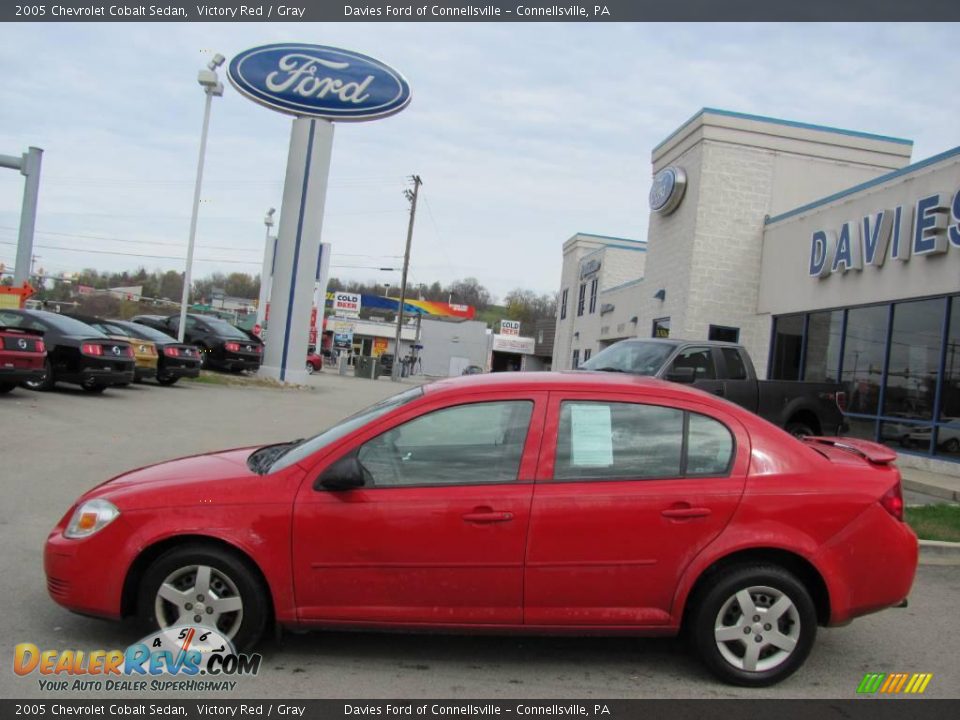 2005 Chevrolet Cobalt Sedan Victory Red / Gray Photo #2