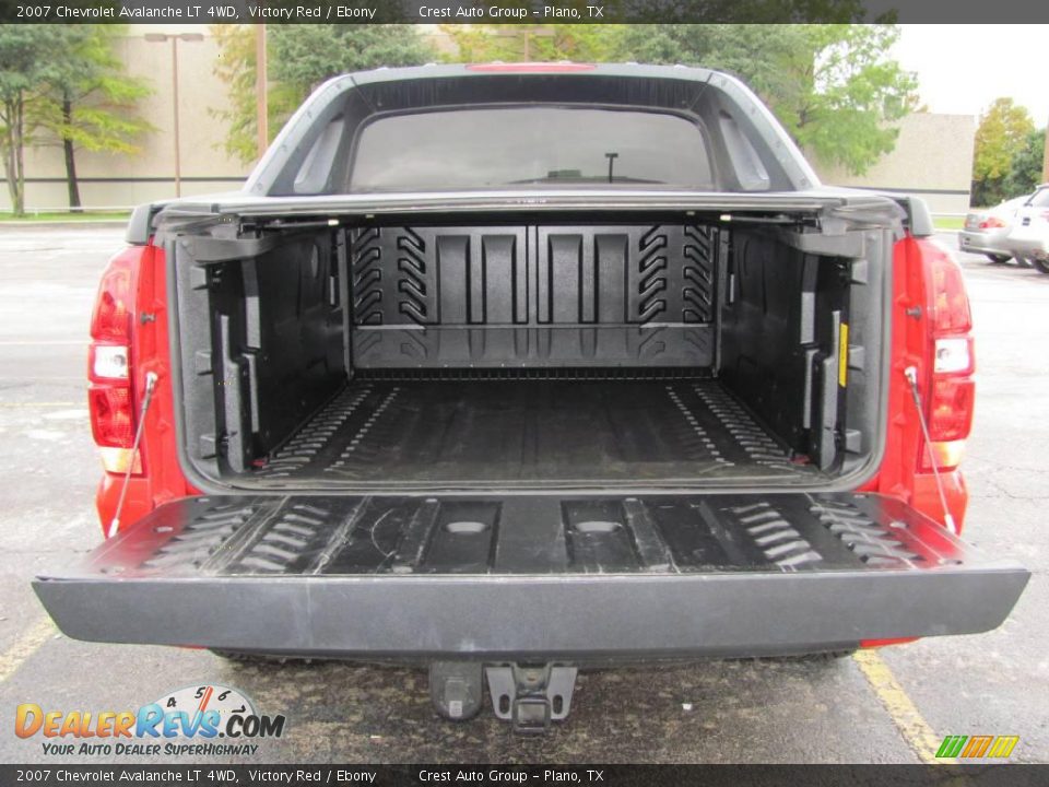 2007 Chevrolet Avalanche LT 4WD Victory Red / Ebony Photo #17