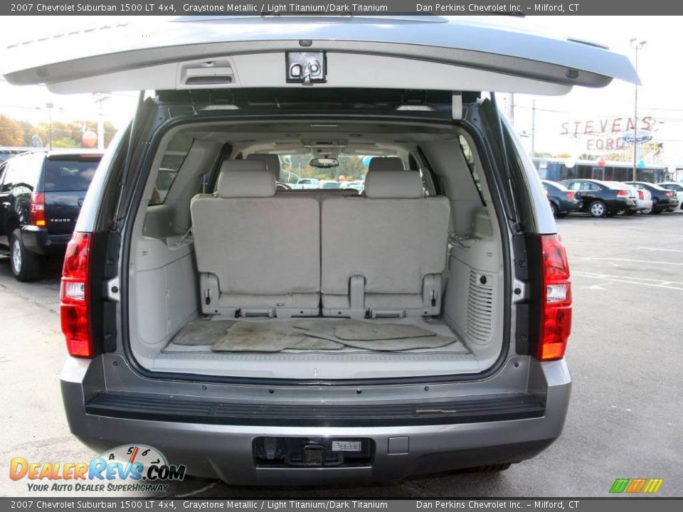 2007 Chevrolet Suburban 1500 LT 4x4 Graystone Metallic / Light Titanium/Dark Titanium Photo #6