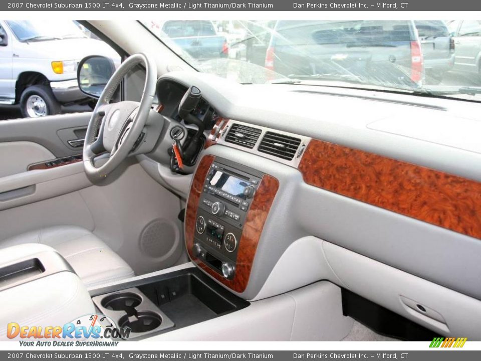 2007 Chevrolet Suburban 1500 LT 4x4 Graystone Metallic / Light Titanium/Dark Titanium Photo #11