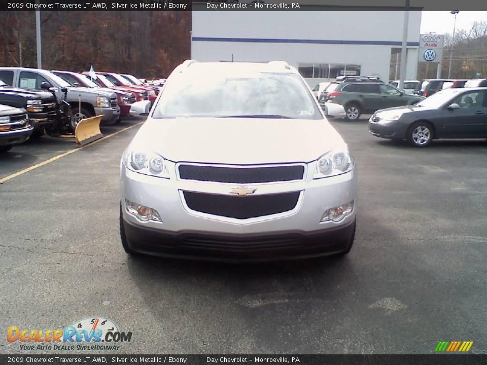 2009 Chevrolet Traverse LT AWD Silver Ice Metallic / Ebony Photo #2