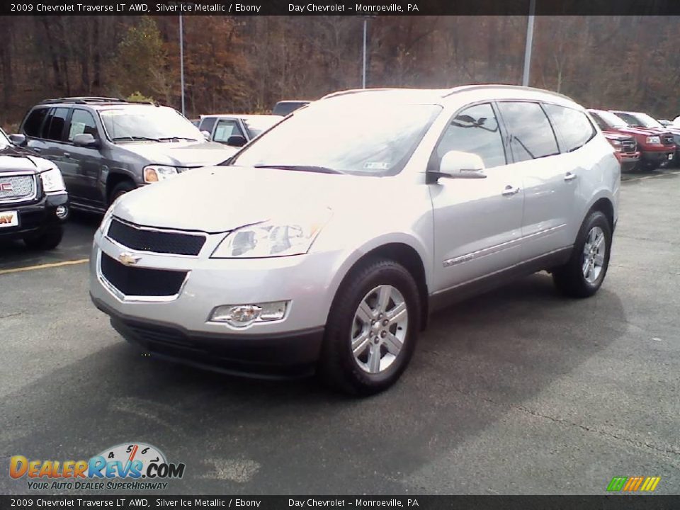 2009 Chevrolet Traverse LT AWD Silver Ice Metallic / Ebony Photo #3