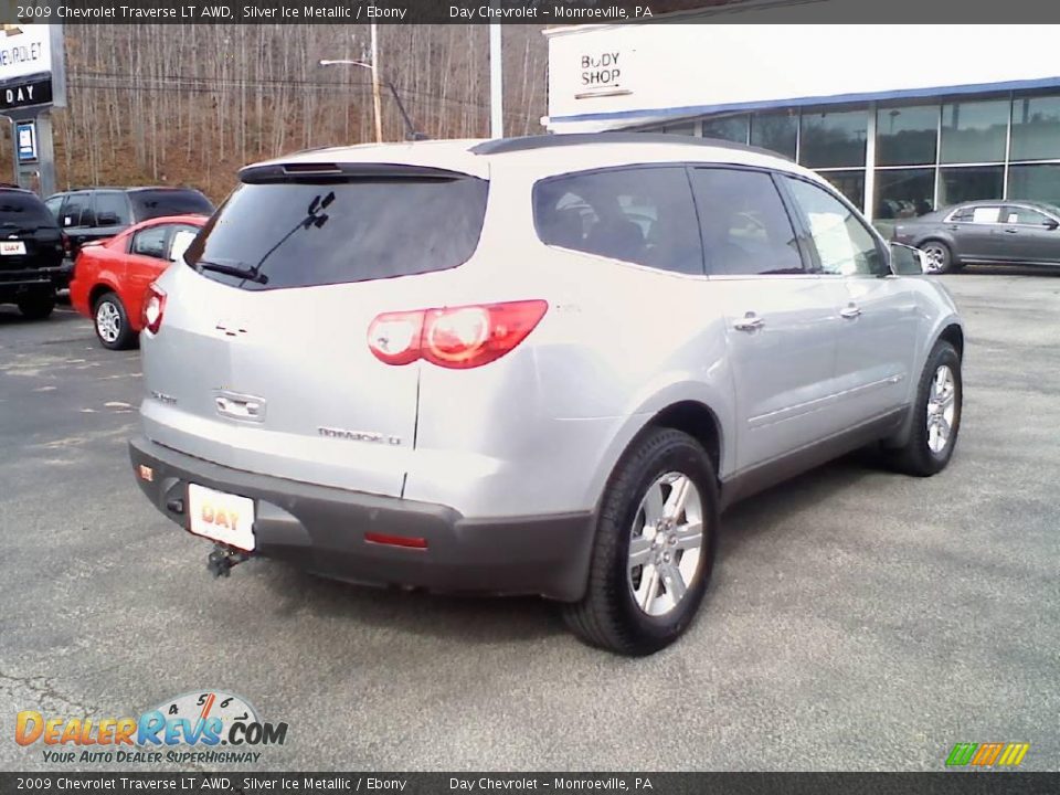 2009 Chevrolet Traverse LT AWD Silver Ice Metallic / Ebony Photo #4