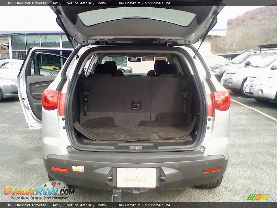 2009 Chevrolet Traverse LT AWD Silver Ice Metallic / Ebony Photo #9