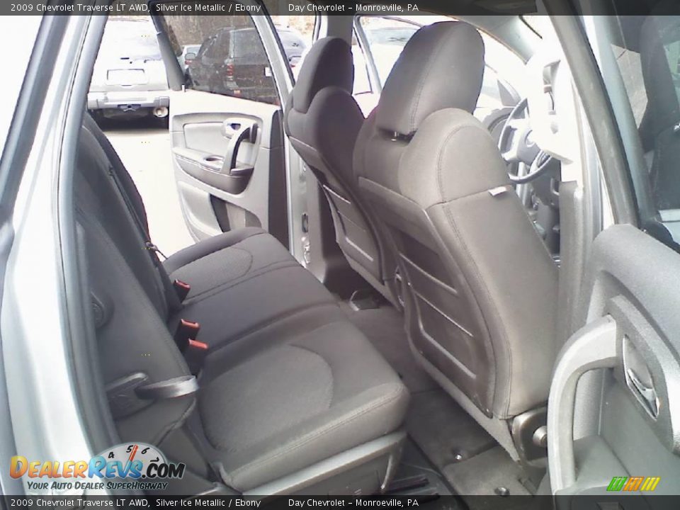 2009 Chevrolet Traverse LT AWD Silver Ice Metallic / Ebony Photo #10