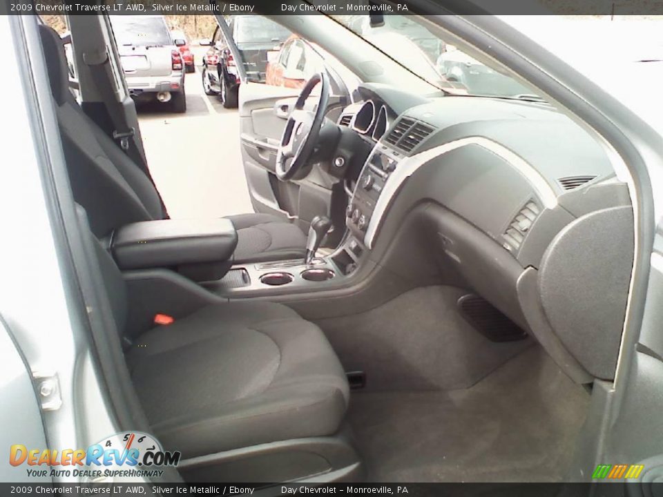 2009 Chevrolet Traverse LT AWD Silver Ice Metallic / Ebony Photo #11