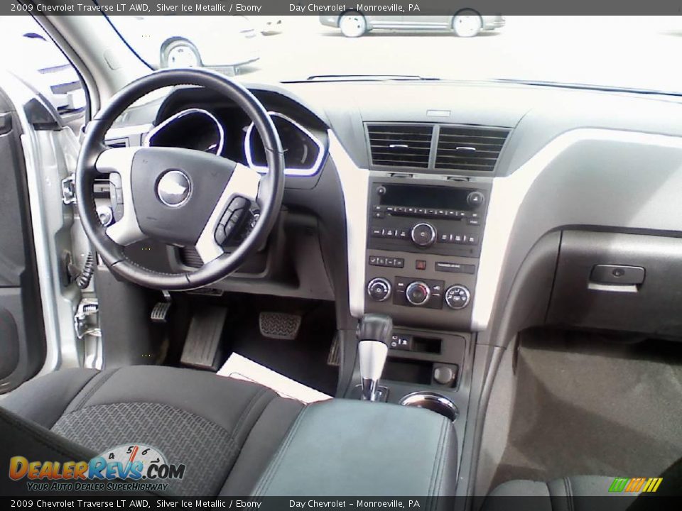2009 Chevrolet Traverse LT AWD Silver Ice Metallic / Ebony Photo #12