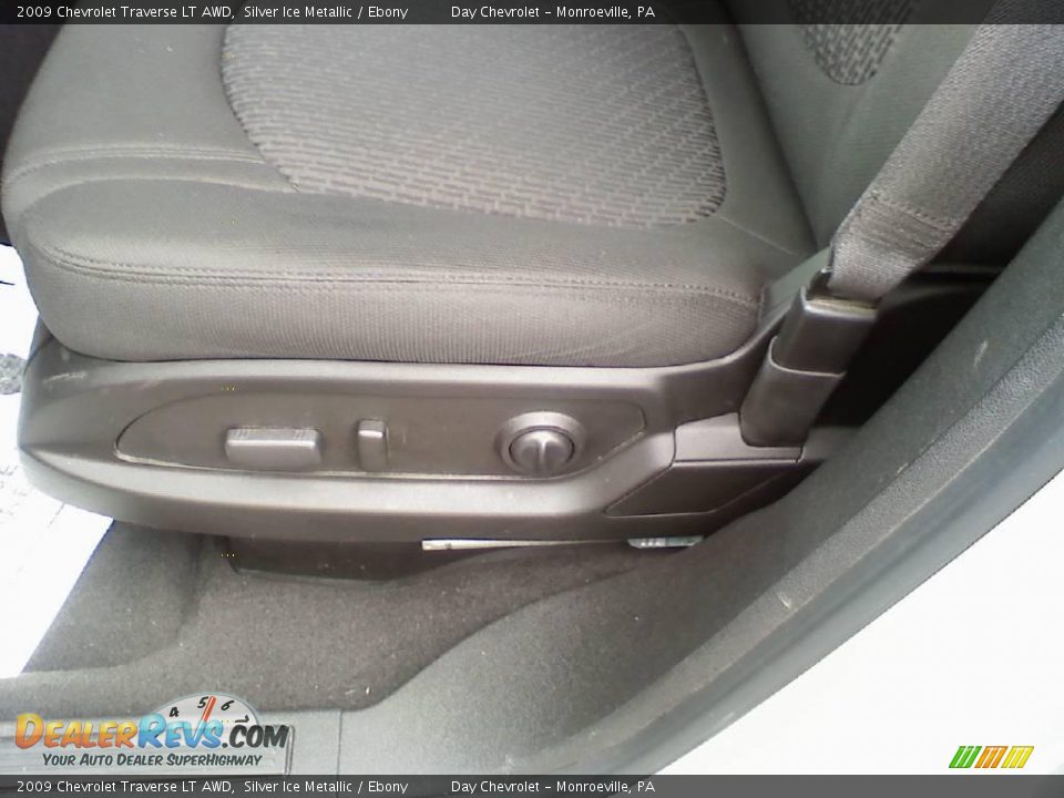 2009 Chevrolet Traverse LT AWD Silver Ice Metallic / Ebony Photo #14
