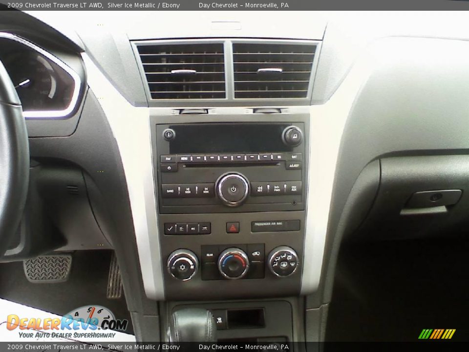 2009 Chevrolet Traverse LT AWD Silver Ice Metallic / Ebony Photo #16