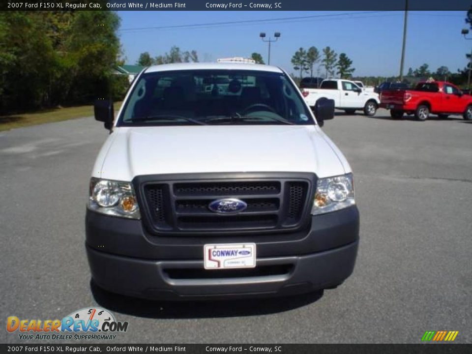 2007 Ford F150 XL Regular Cab Oxford White / Medium Flint Photo #2