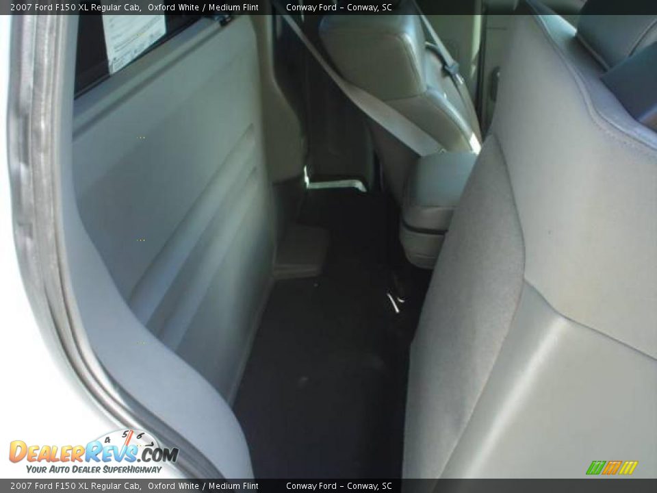 2007 Ford F150 XL Regular Cab Oxford White / Medium Flint Photo #16