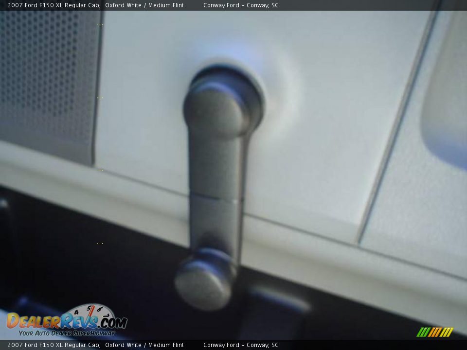 2007 Ford F150 XL Regular Cab Oxford White / Medium Flint Photo #18