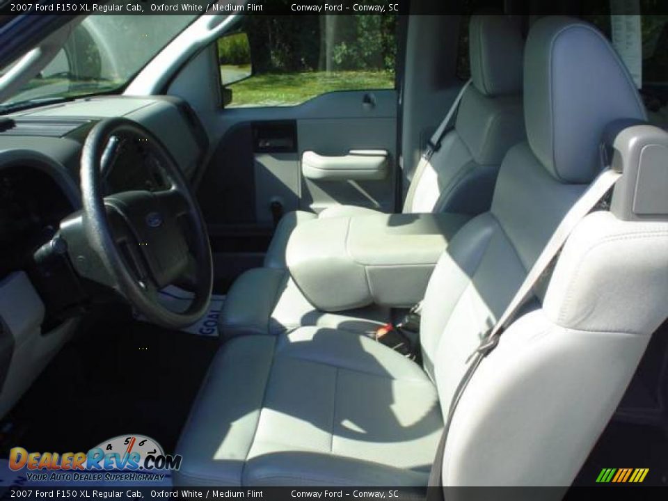 2007 Ford F150 XL Regular Cab Oxford White / Medium Flint Photo #20
