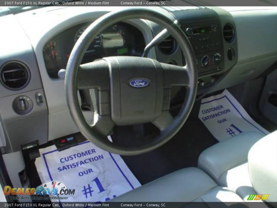 2007 Ford F150 XL Regular Cab Oxford White / Medium Flint Photo #21