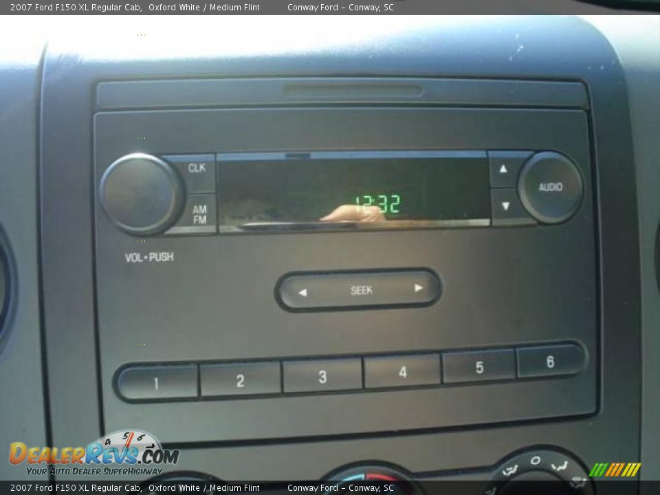 2007 Ford F150 XL Regular Cab Oxford White / Medium Flint Photo #22