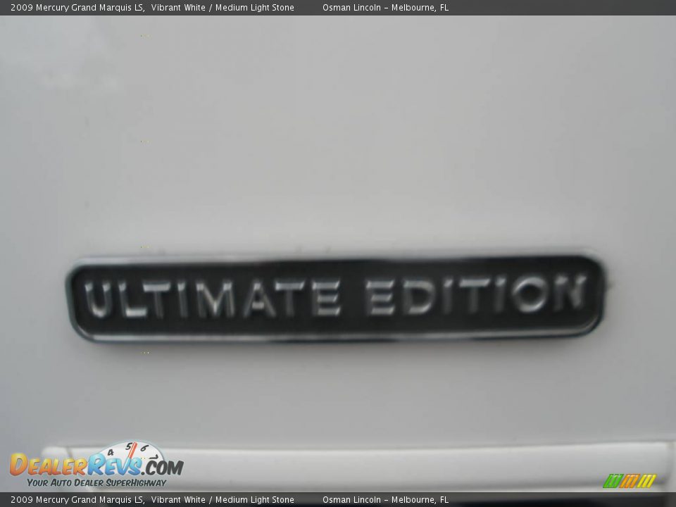 2009 Mercury Grand Marquis LS Vibrant White / Medium Light Stone Photo #19