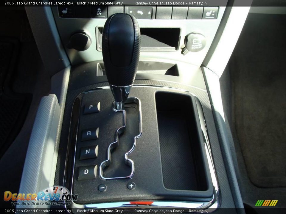 2006 Jeep Grand Cherokee Laredo 4x4 Black / Medium Slate Gray Photo #15