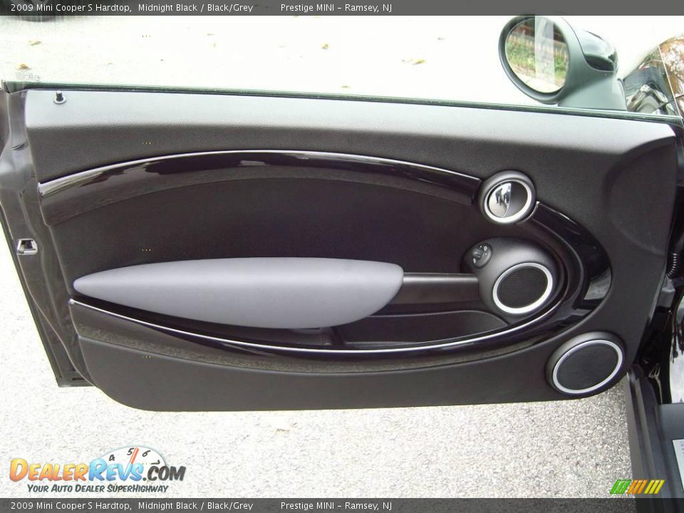 2009 Mini Cooper S Hardtop Midnight Black / Black/Grey Photo #10