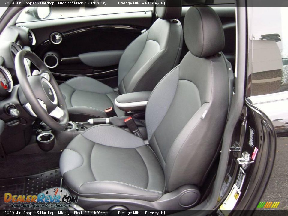 2009 Mini Cooper S Hardtop Midnight Black / Black/Grey Photo #13