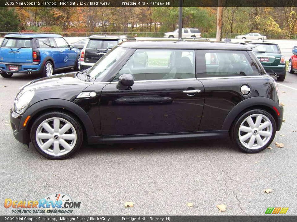 2009 Mini Cooper S Hardtop Midnight Black / Black/Grey Photo #17