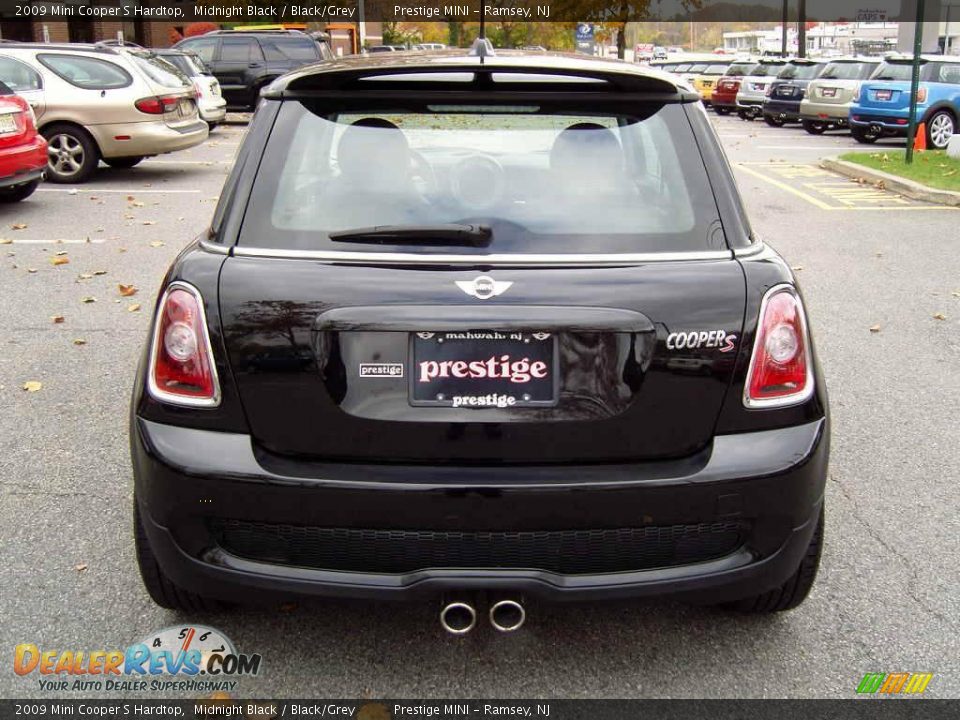 2009 Mini Cooper S Hardtop Midnight Black / Black/Grey Photo #18