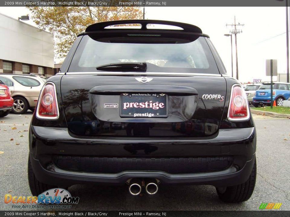 2009 Mini Cooper S Hardtop Midnight Black / Black/Grey Photo #19